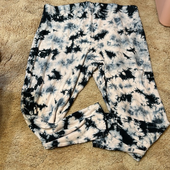 Women’s Torrid Tie Dyed Leggings. Size 4X - Picture 2 of 5